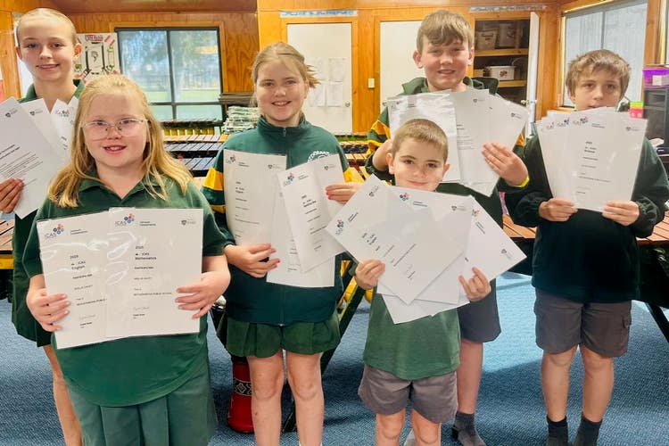 a picture of 6 students holding certificates